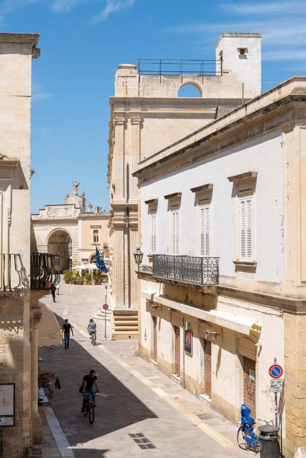 Palazzo Charlie Acomodação com café da manhã Lecce Exterior foto